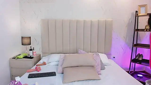 ViolettaRousee  online show from July 22, 9:50 pm