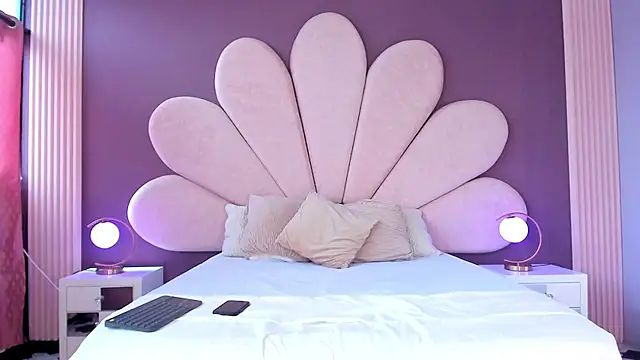 AllanaOrtiz   online show from March 27, 7:35 pm