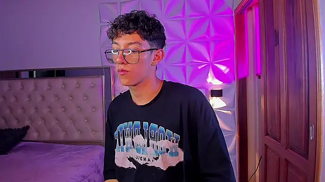 Christopher Hunter online show from March 21, 4:06 am