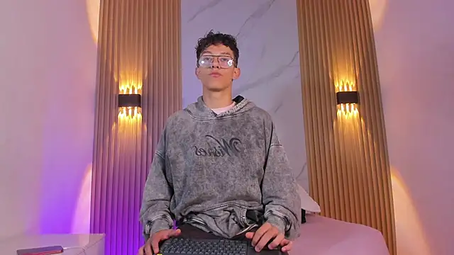 Christopher Hunter online show from March 28, 4:01 am