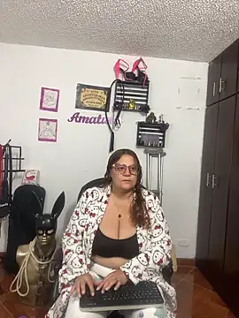 Snapshot of KimmyDark1 chatting on June 12, 4:22 am KimmyDark1 online show from June 12, 4:22 am