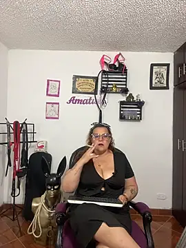 Snapshot of KimmyDark1 chatting on June 12, 9:35 pm KimmyDark1 online show from June 12, 9:35 pm