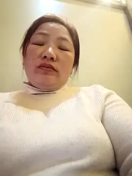 Snapshot of quynhbupbe11 chatting on March 18, 7:22 am quynhbupbe11 online show from March 18, 7:22 am