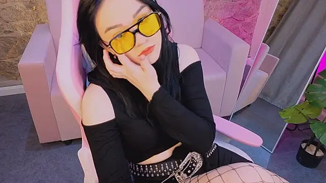 JadeCharm online show from February 1, 8:02 am