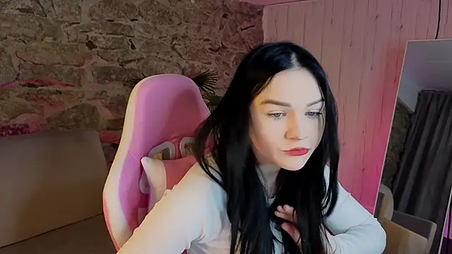 JadeCharm online show from February 4, 8:31 am