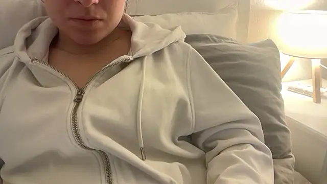 Lucyschickt online show from February 12, 4:24 pm