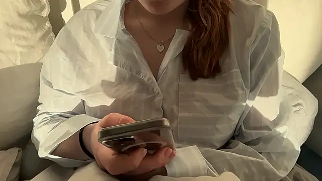 Snapshot of Lucyschickt chatting on April 1, 6:03 am Lucyschickt online show from April 1, 6:03 am