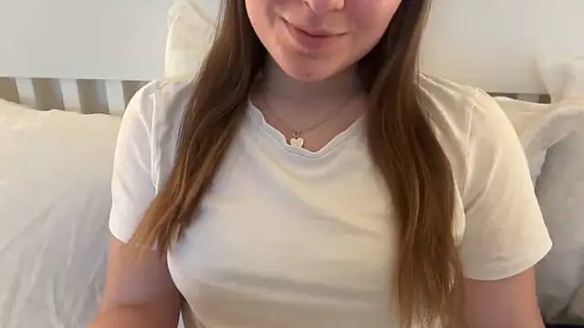 Snapshot of Lucyschickt chatting on April 13, 5:51 pm Lucyschickt online show from April 13, 5:51 pm
