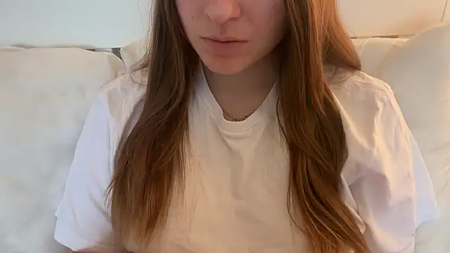 Snapshot of Lucyschickt chatting on May 5, 5:59 am Lucyschickt online show from May 5, 5:59 am