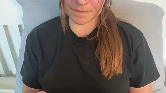 Snapshot of Lucyschickt chatting on June 11, 2:15 pm Lucyschickt online show from June 11, 2:15 pm
