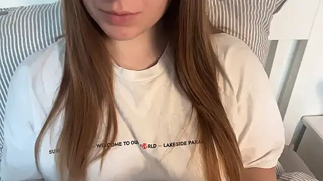 Lucyschickt online show from June 17, 5:32 am