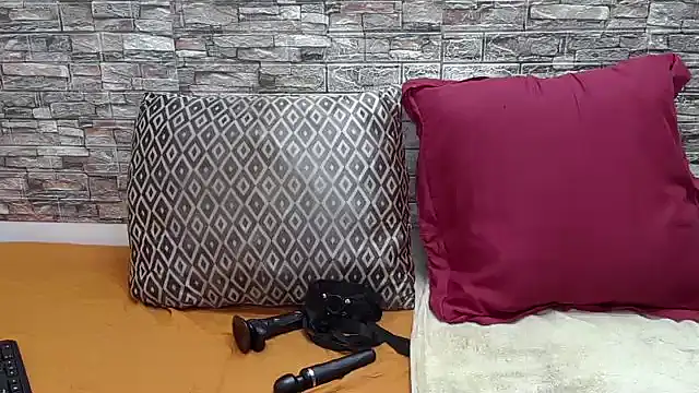 Snapshot of MiniSeduction chatting on April 2, 5:32 pm MiniSeduction online show from April 2, 5:32 pm