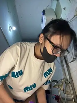 Leeeiuu online show from February 1, 2:59 pm