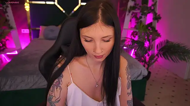 LunaaMay online show from March 3, 2:12 pm