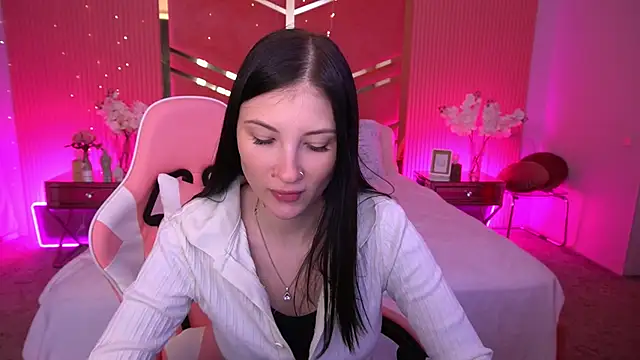 LunaaMay online show from April 27, 6:33 am