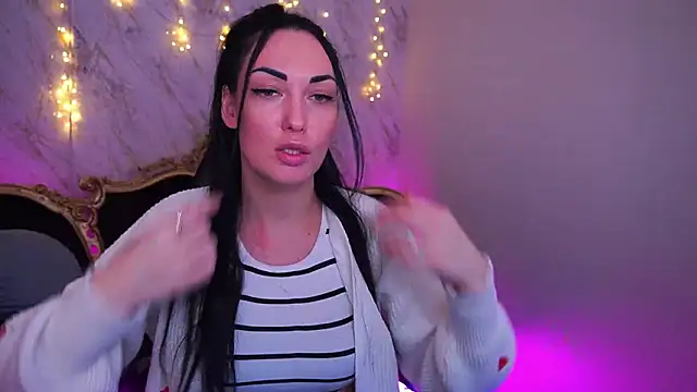 Effie luvv online show from February 4, 8:31 am