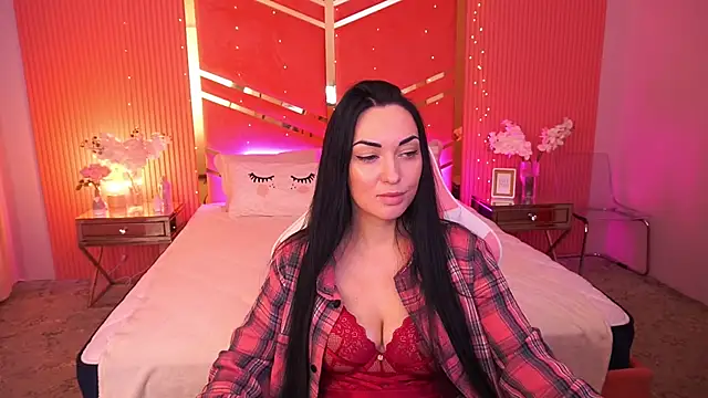 Effie luvv online show from February 9, 7:45 am