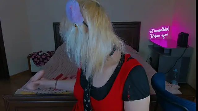 Snapshot of hannah_kitty_punk chatting on April 13, 8:03 pm hannah kitty punk online show from April 13, 8:03 pm