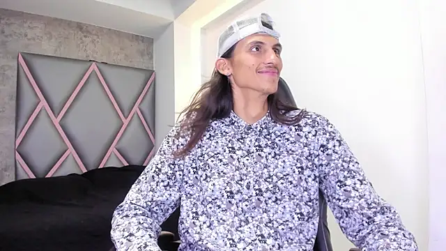 Noha-Smith online show from February 5, 4:28 am