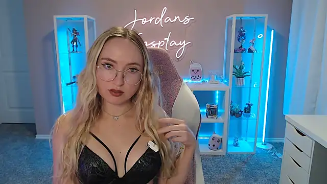jordanscosplay online show from March 26, 5:40 pm