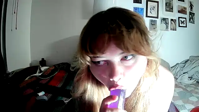 lucielark online show from October 1, 5:57 am