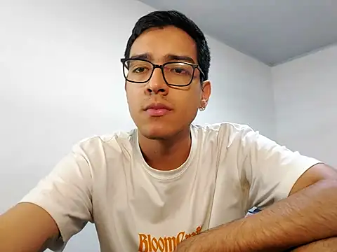 Snapshot of NickFin chatting on March 19, 6:23 pm NickFin online show from March 19, 6:23 pm