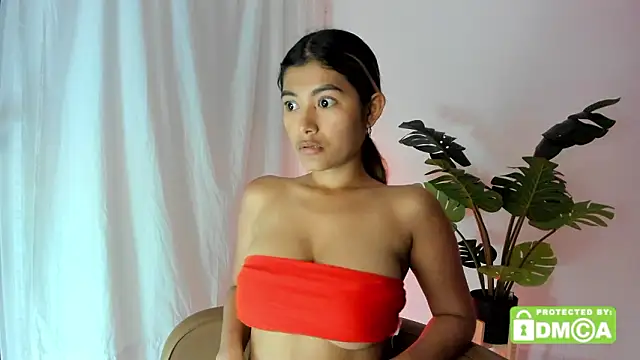 Snapshot of lovesweetash chatting on March 21, 12:43 pm lovesweetash online show from March 21, 12:43 pm