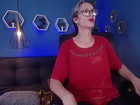 laurasofia45 online show from March 3, 1:01 am