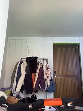 suky pou online show from February 9, 6:23 pm