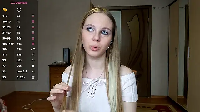 Snapshot of LonaLaban chatting on February 6, 7:12 am LonaLaban online show from February 6, 7:12 am