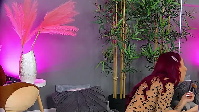 Snapshot of CrystalRedd chatting on April 14, 4:18 am CrystalRedd online show from April 14, 4:18 am