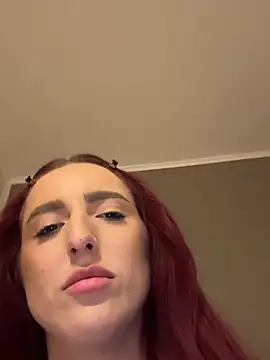 Snapshot of CrystalRedd chatting on May 11, 5:43 pm CrystalRedd online show from May 11, 5:43 pm