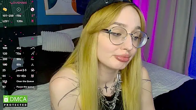 AdeLuna online show from May 27, 9:23 pm