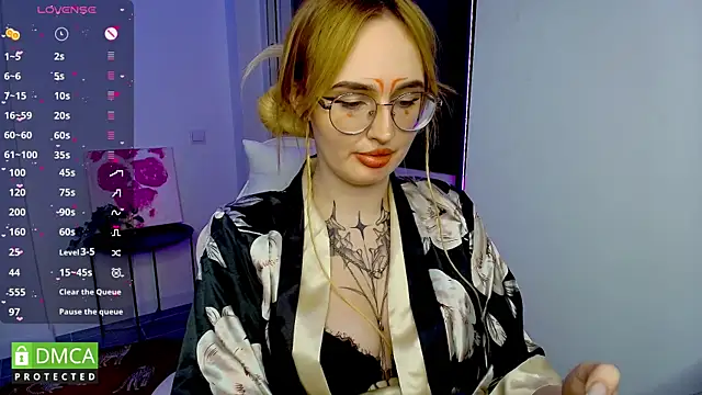 AdeLuna online show from June 3, 9:09 pm