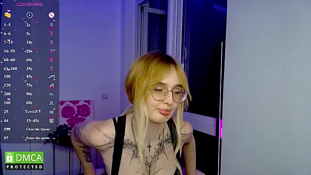 AdeLuna online show from June 4, 9:21 pm