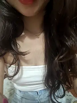 Snapshot of NinaKey chatting on March 5, 6:42 am NinaKey online show from March 5, 6:42 am