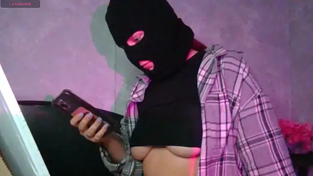 YenMoore online show from February 5, 8:19 am