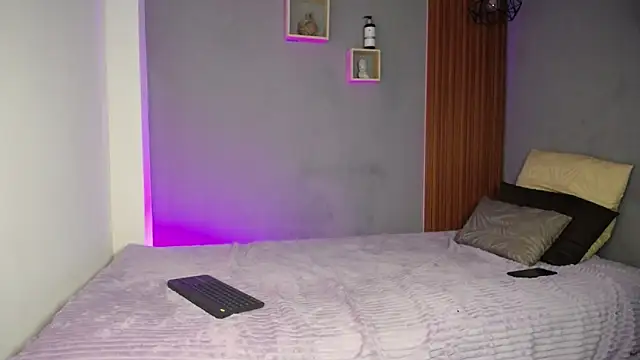 LUNITA125 online show from February 6, 3:22 am