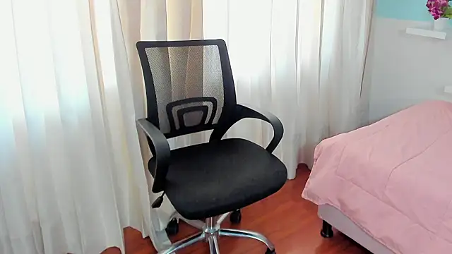 kendall hernandez online show from March 4, 2:01 pm