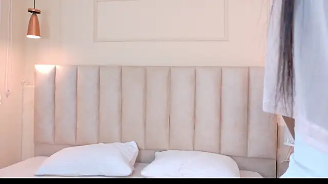 JosselynBrown online show from June 13, 11:19 am