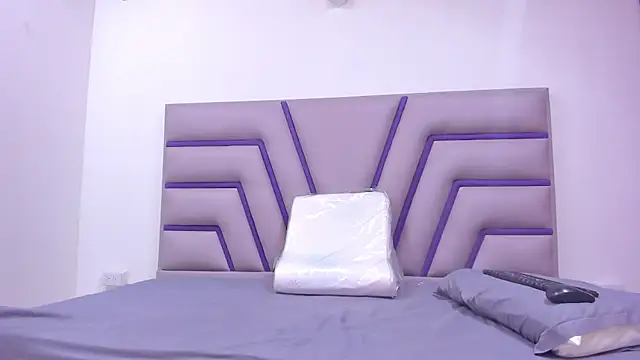 riley smit online show from February 4, 6:58 pm