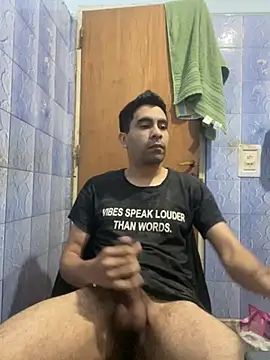 Snapshot of jonathan_yoni chatting on June 5, 9:04 am jonathan yoni online show from June 5, 9:04 am