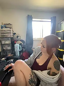 Snapshot of ThornsandHoney chatting on May 11, 9:34 pm ThornsandHoney online show from May 11, 9:34 pm