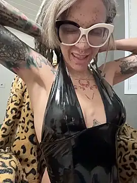 Snapshot of Vanplive chatting on February 13, 4:08 am Vanplive online show from February 13, 4:08 am