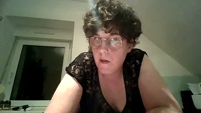 OIseauNoir88 online show from February 9, 8:57 pm