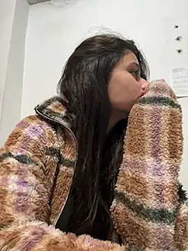 Snapshot of madison90 chatting on April 7, 12:55 am madison90 online show from April 7, 12:55 am