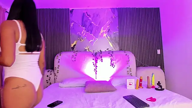 JazminRusso  online show from May 15, 5:36 am