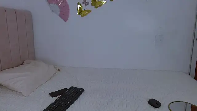 Snapshot of eithana69 chatting on February 7, 6:17 am eithana69 online show from February 7, 6:17 am