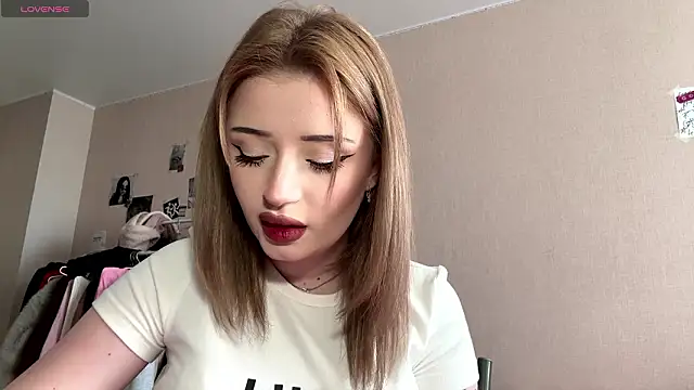 ElaraMyst online show from February 3, 10:09 am