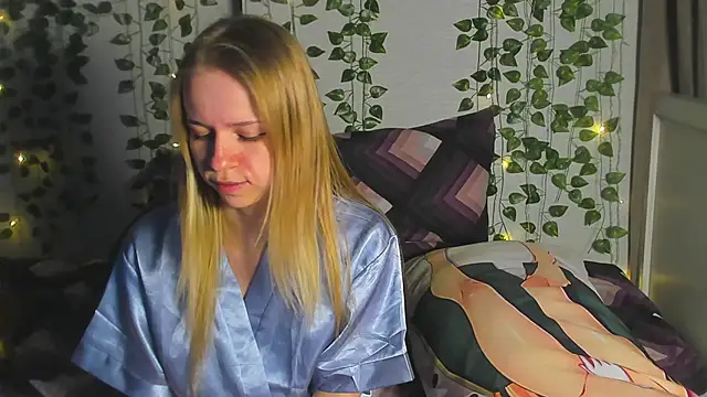 Very Cute Girl online show from February 2, 9:13 pm